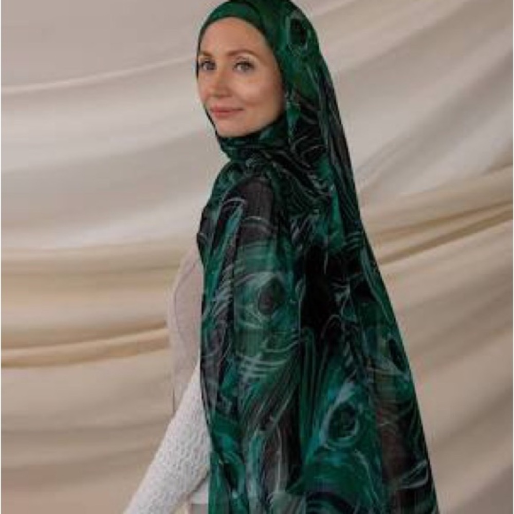 Enchanted Feathers Vela Scarf Standard